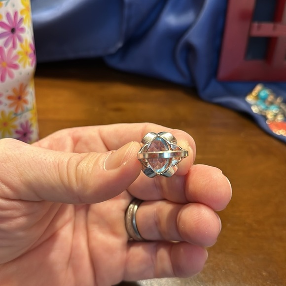 Beautiful women’s blue toned stone in plated white gold - Picture 3 of 3